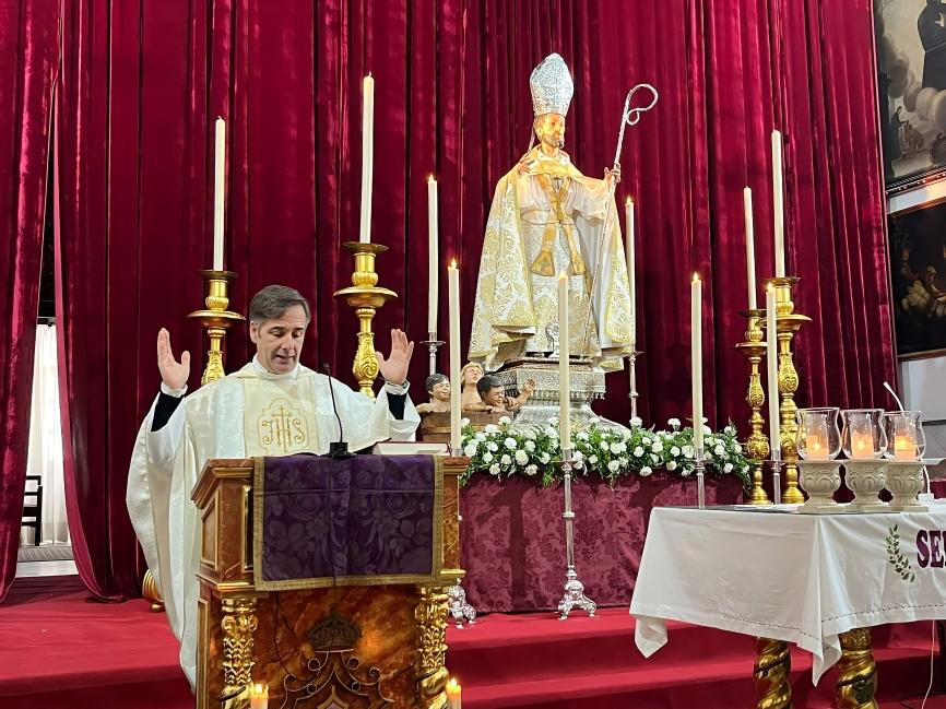 FELICITAMOS A NUESTRO DIRECTOR ESPIRITUAL